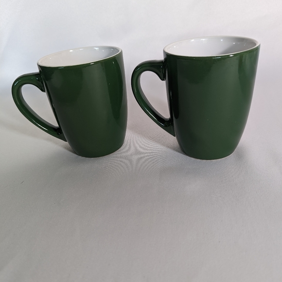 California pantry Pair Of Green Christmas Mugs With Reindeer. No chips or crack - Picture 3 of 4
